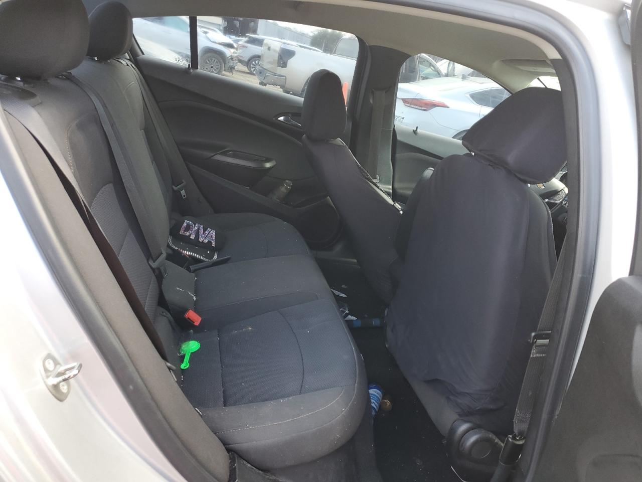 2019 Chevrolet Cruze - Image 10