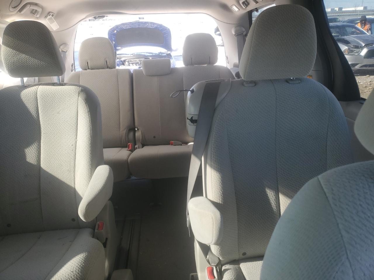 2011 Toyota Sienna - Image 10