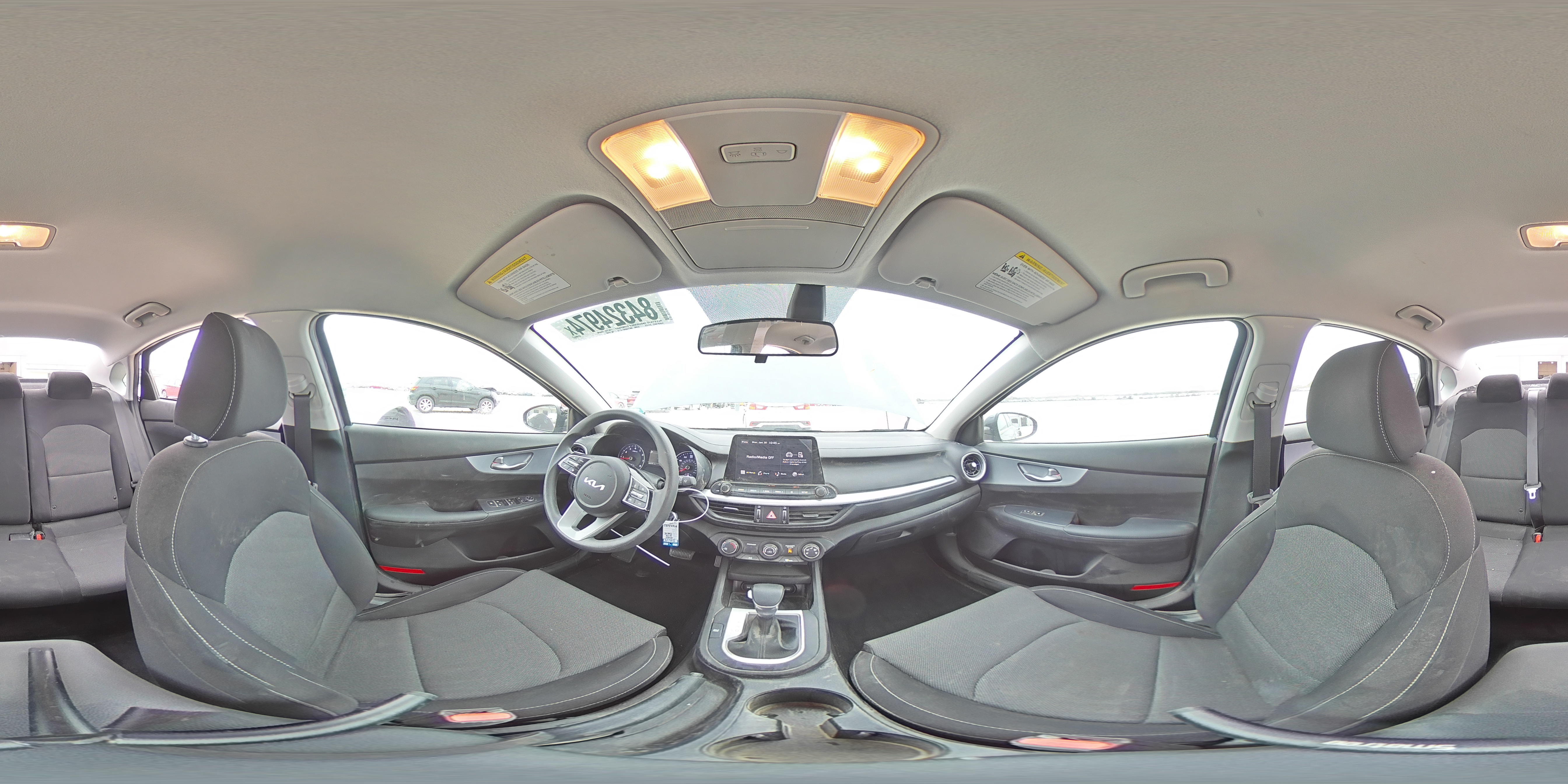 2022 Kia Forte - Image 13