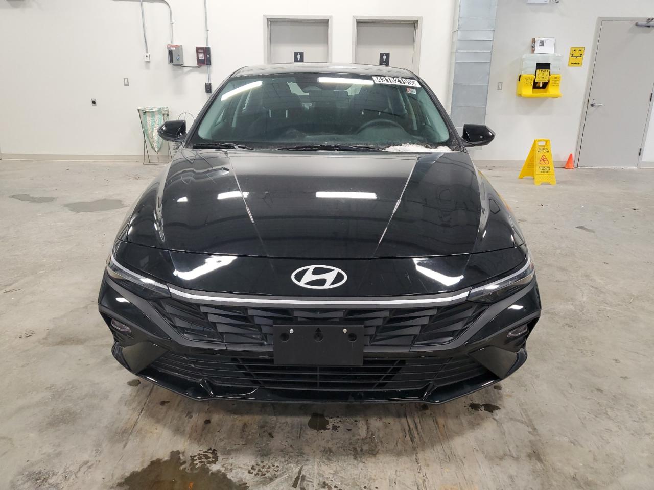 2024 Hyundai Elantra - Image 5