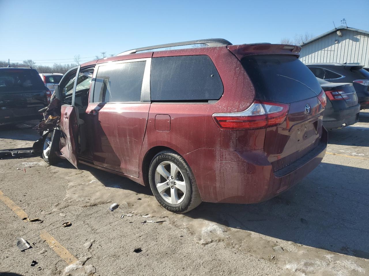 2016 Toyota Sienna - Image 2