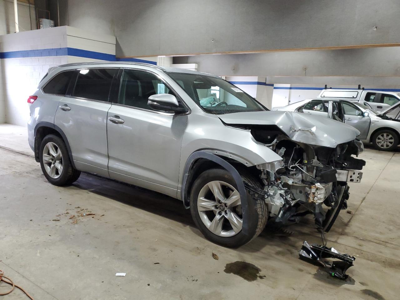 2017 Toyota Highlander - Image 4