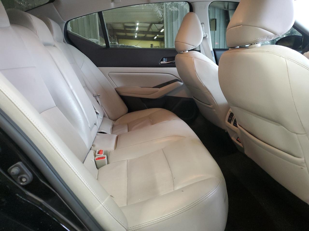 2019 Nissan Altima - Image 10