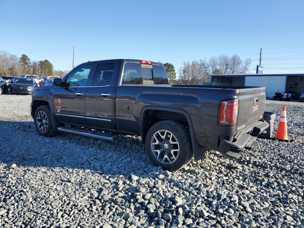 2016 GMC Sierra - Image 2