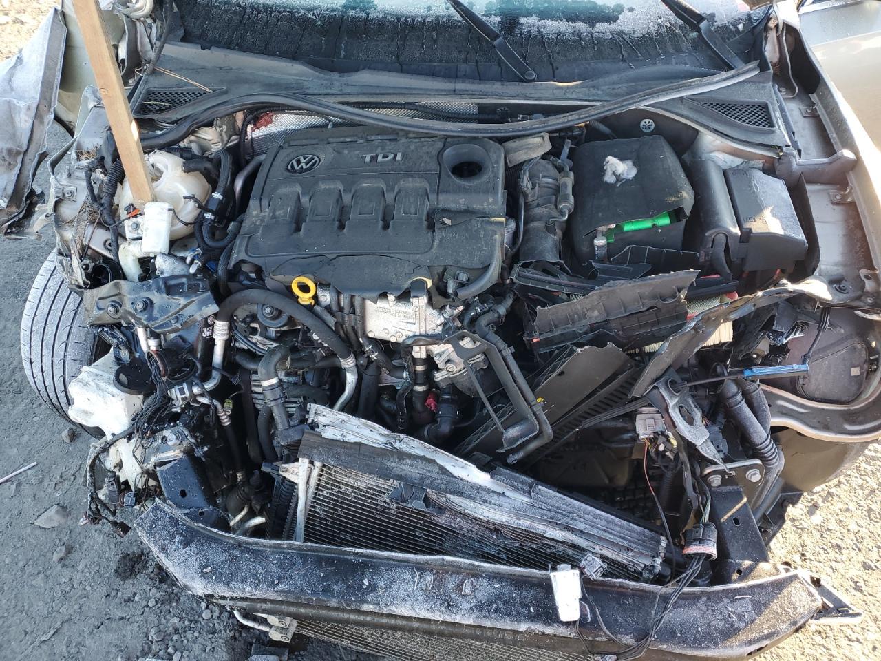 2015 Volkswagen Passat - Image 11
