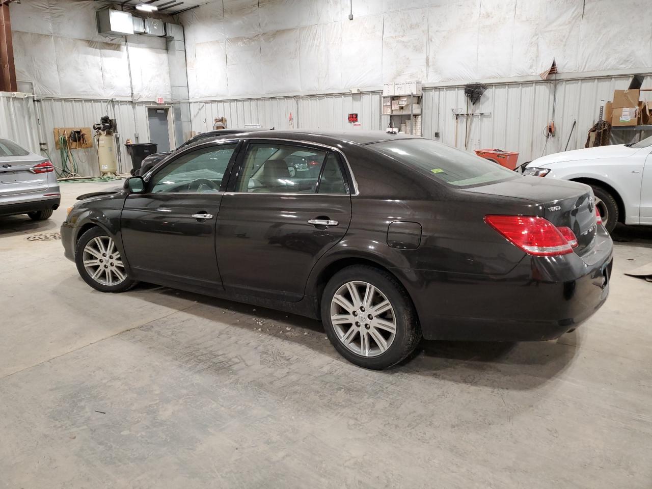 2010 Toyota Avalon - Image 2
