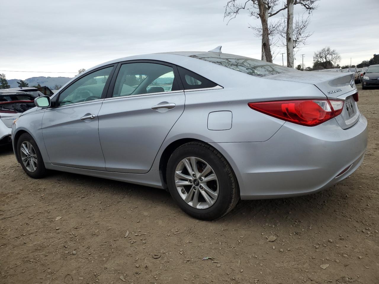 2011 Hyundai Sonata - Image 2