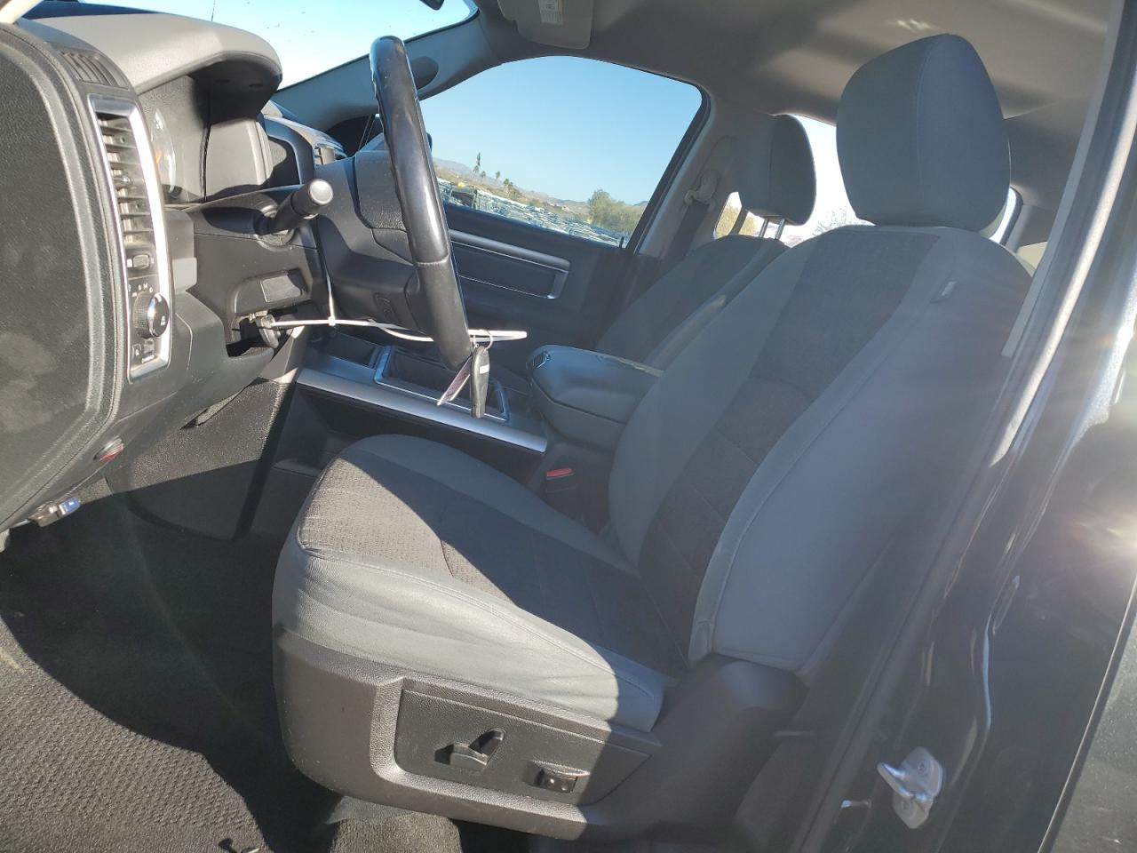 2015 RAM 1500 - Image 7