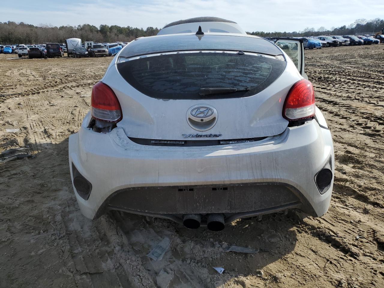 2016 Hyundai Veloster - Image 6