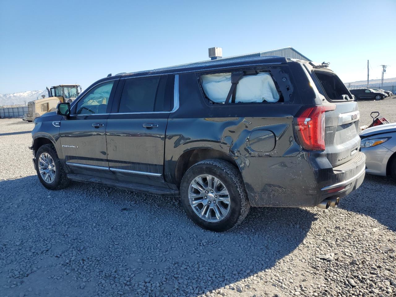 2021 GMC Yukon - Image 2