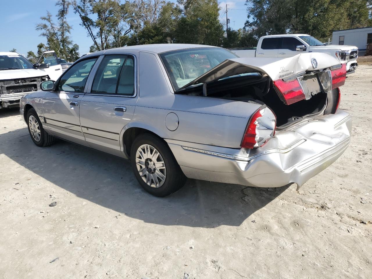 2005 Mercury Grand Marquis - Image 2