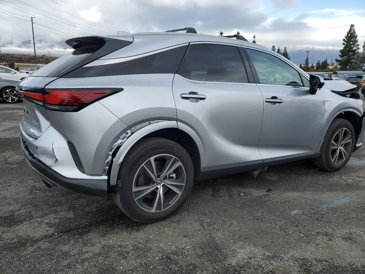 2023 Lexus RX - Image 3