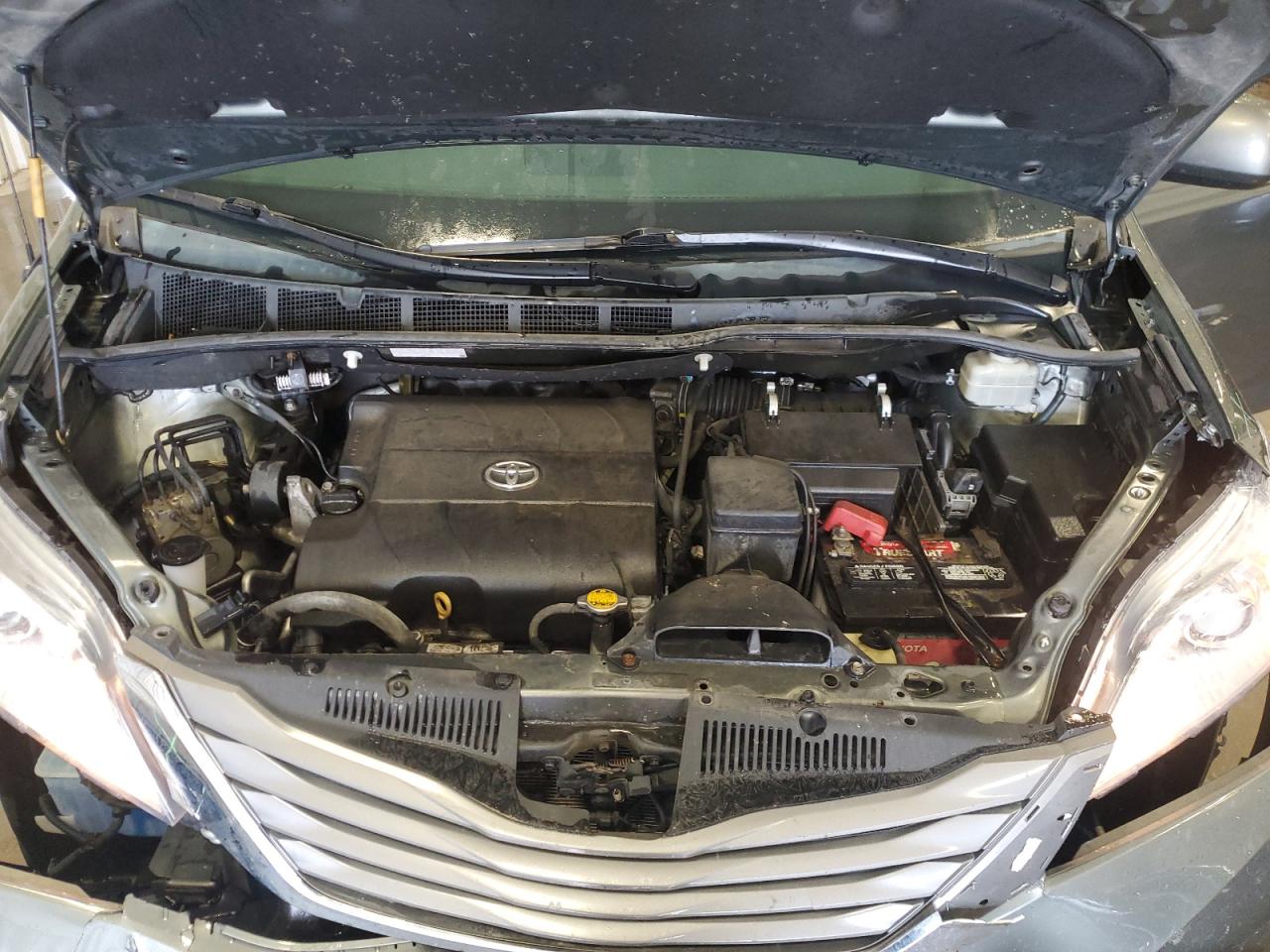 2013 Toyota Sienna - Image 12