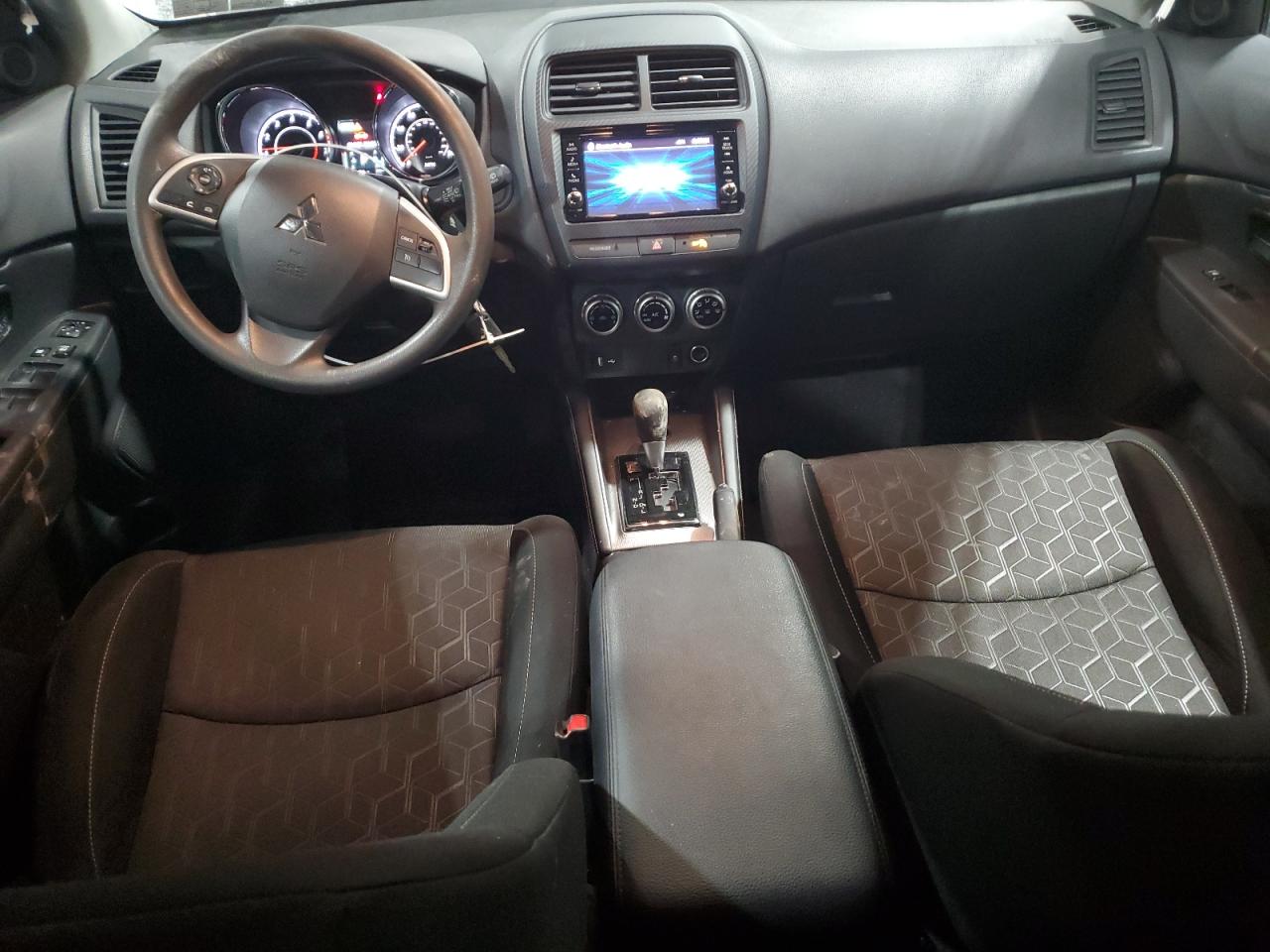 2021 Mitsubishi Outlander - Image 8