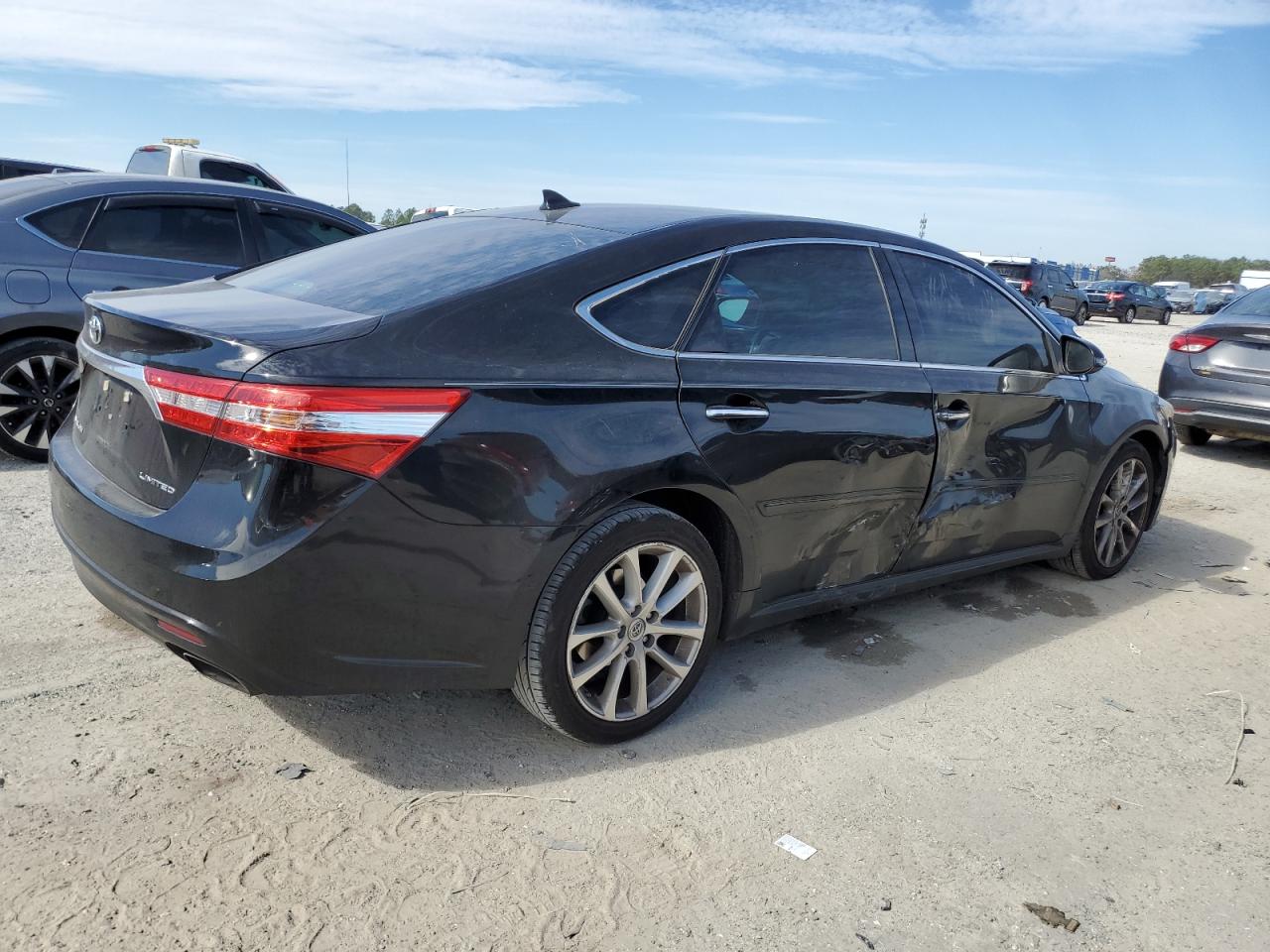 2015 Toyota Avalon - Image 3