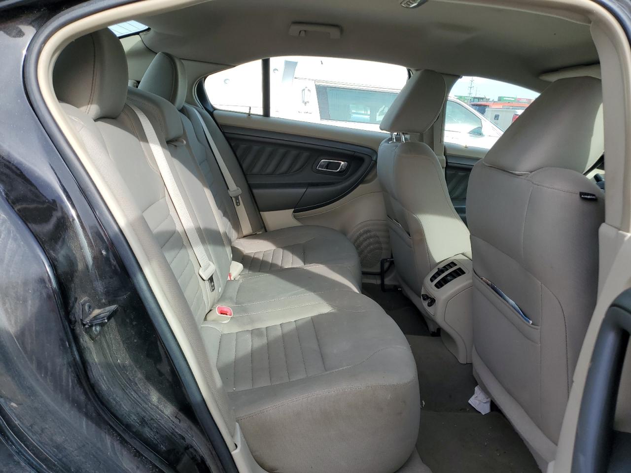 2010 Ford Taurus - Image 10