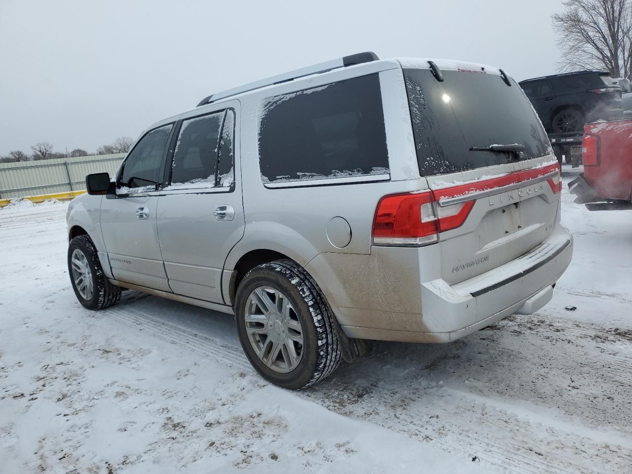 2016 Lincoln Navigator - Image 2