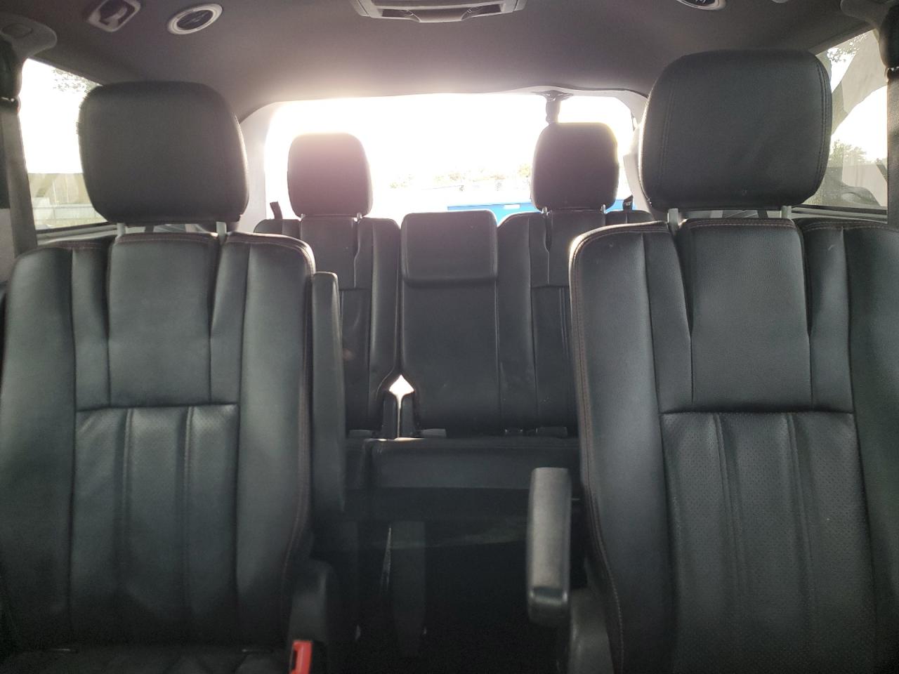 2016 Dodge Caravan - Image 10