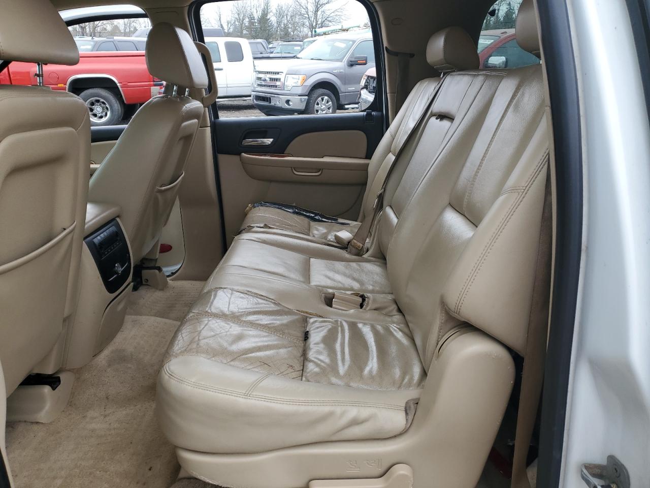 2007 Chevrolet Suburban - Image 11