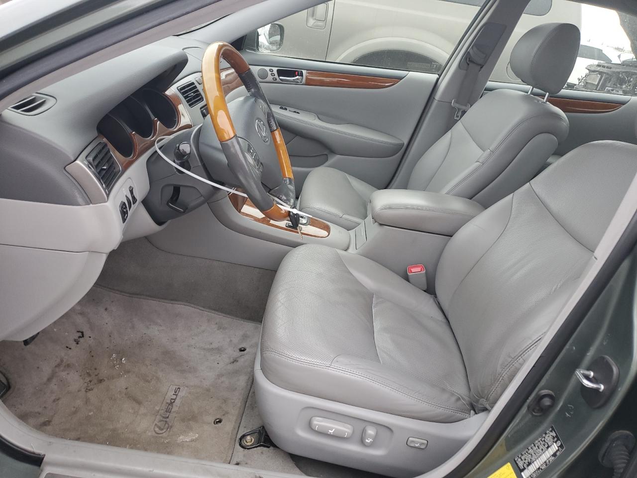 2005 Lexus ES - Image 7