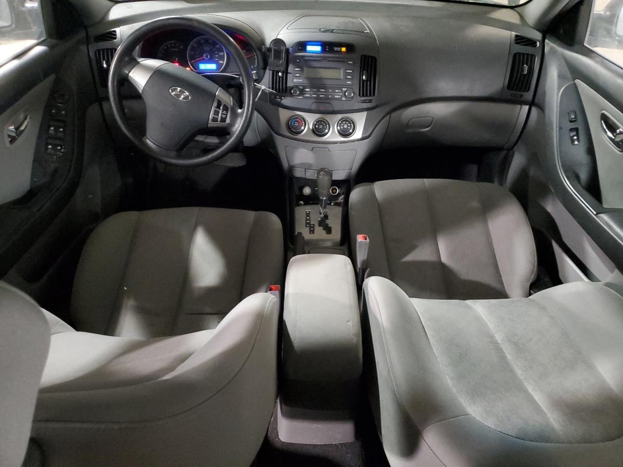 2010 Hyundai Elantra - Image 8