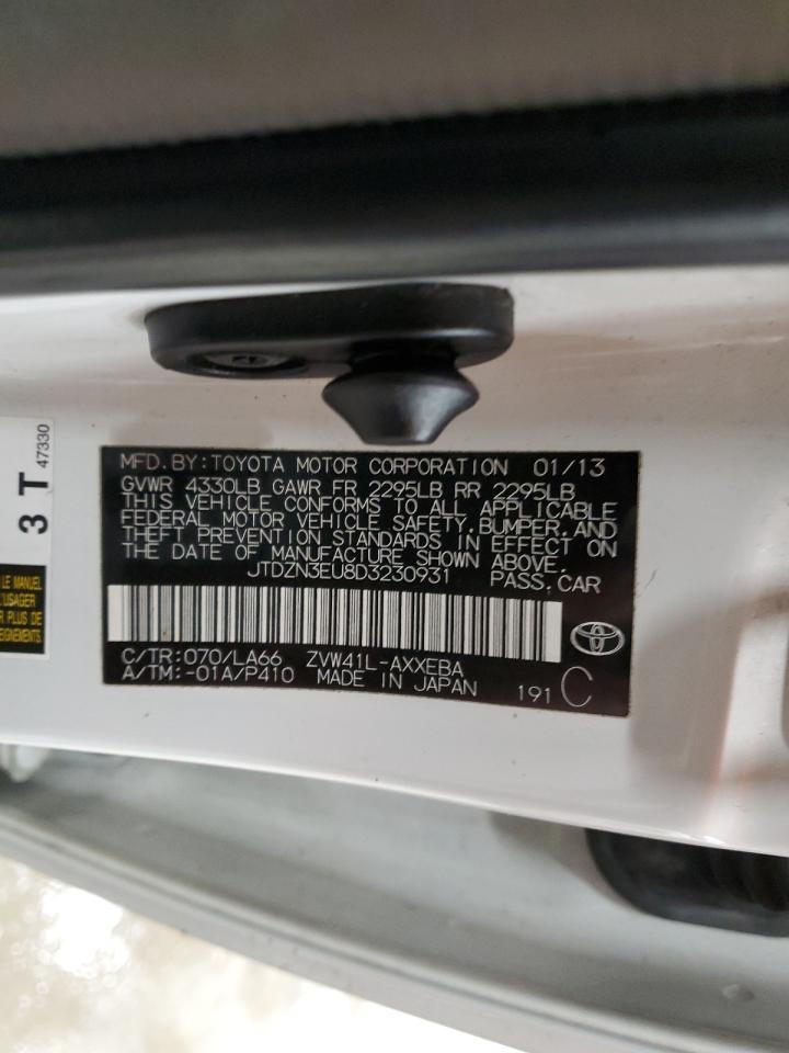 2013 Toyota Prius - Image 14