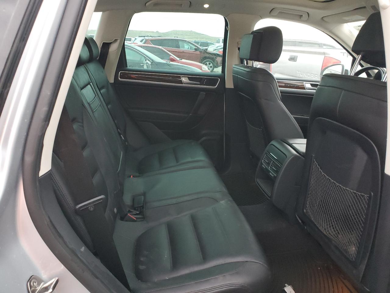 2016 Volkswagen Touareg - Image 10