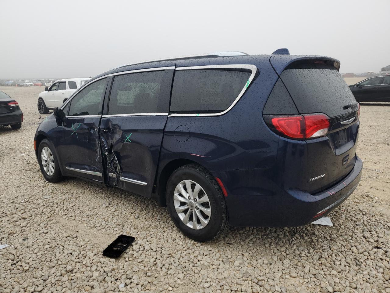 2019 Chrysler Pacifica - Image 2
