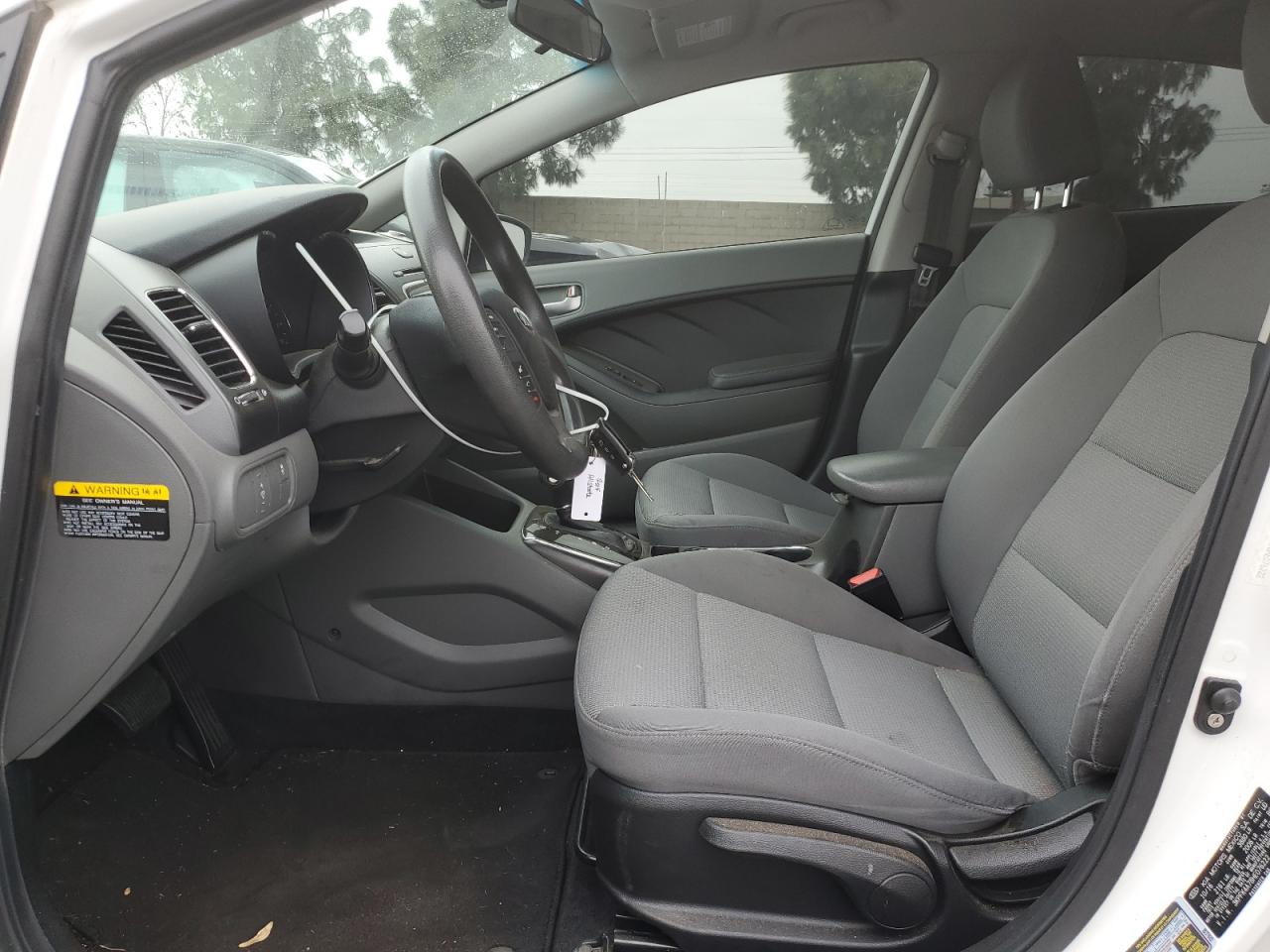 2017 Kia Forte - Image 7