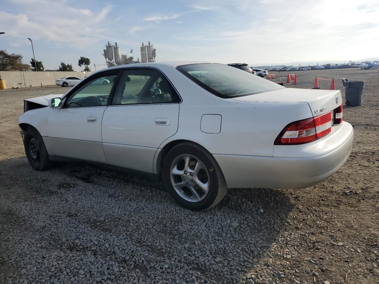 2001 Lexus ES - Image 2