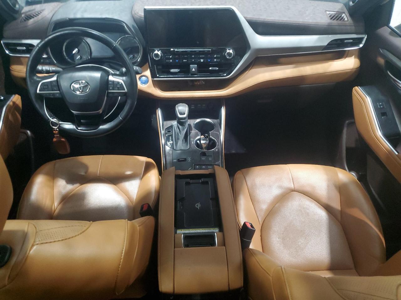 2022 Toyota Highlander - Image 8