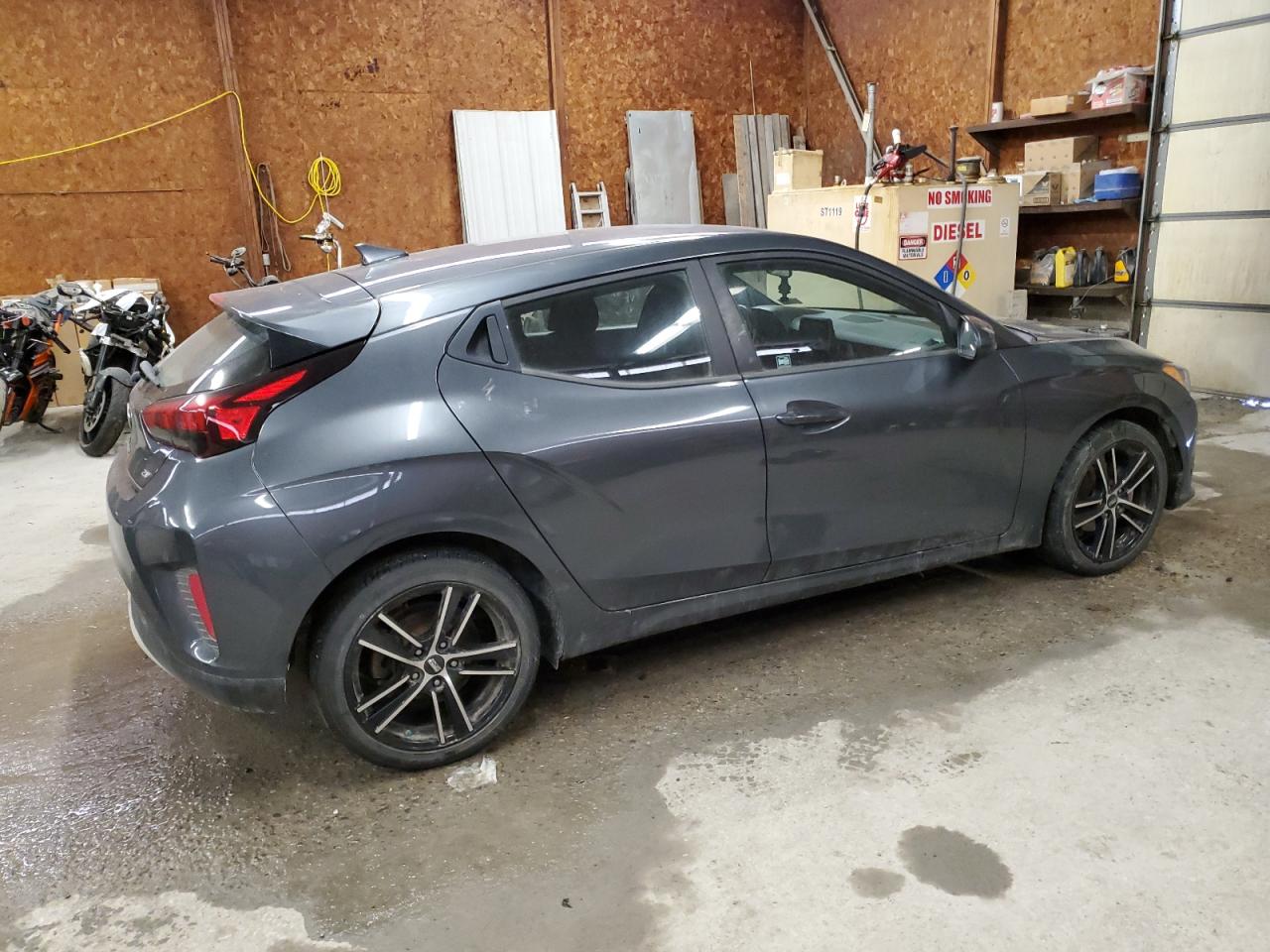 2019 Hyundai Veloster - Image 3