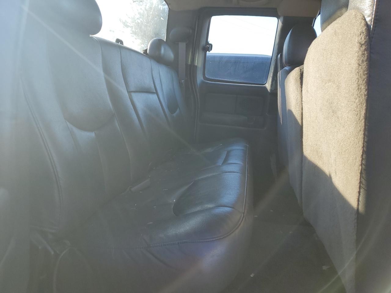 2004 Chevrolet Silverado - Image 10