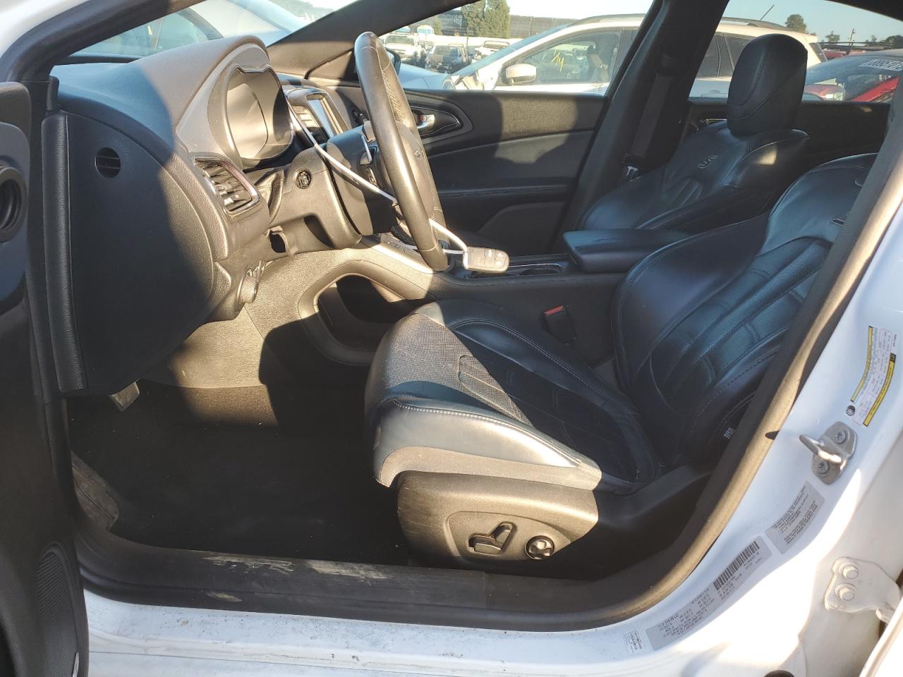 2016 Chrysler 200 - Image 7