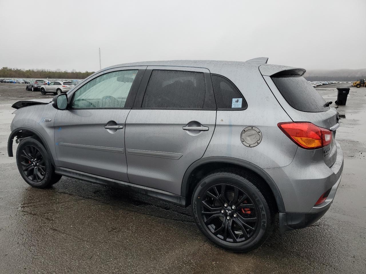 2018 Mitsubishi Outlander - Image 2