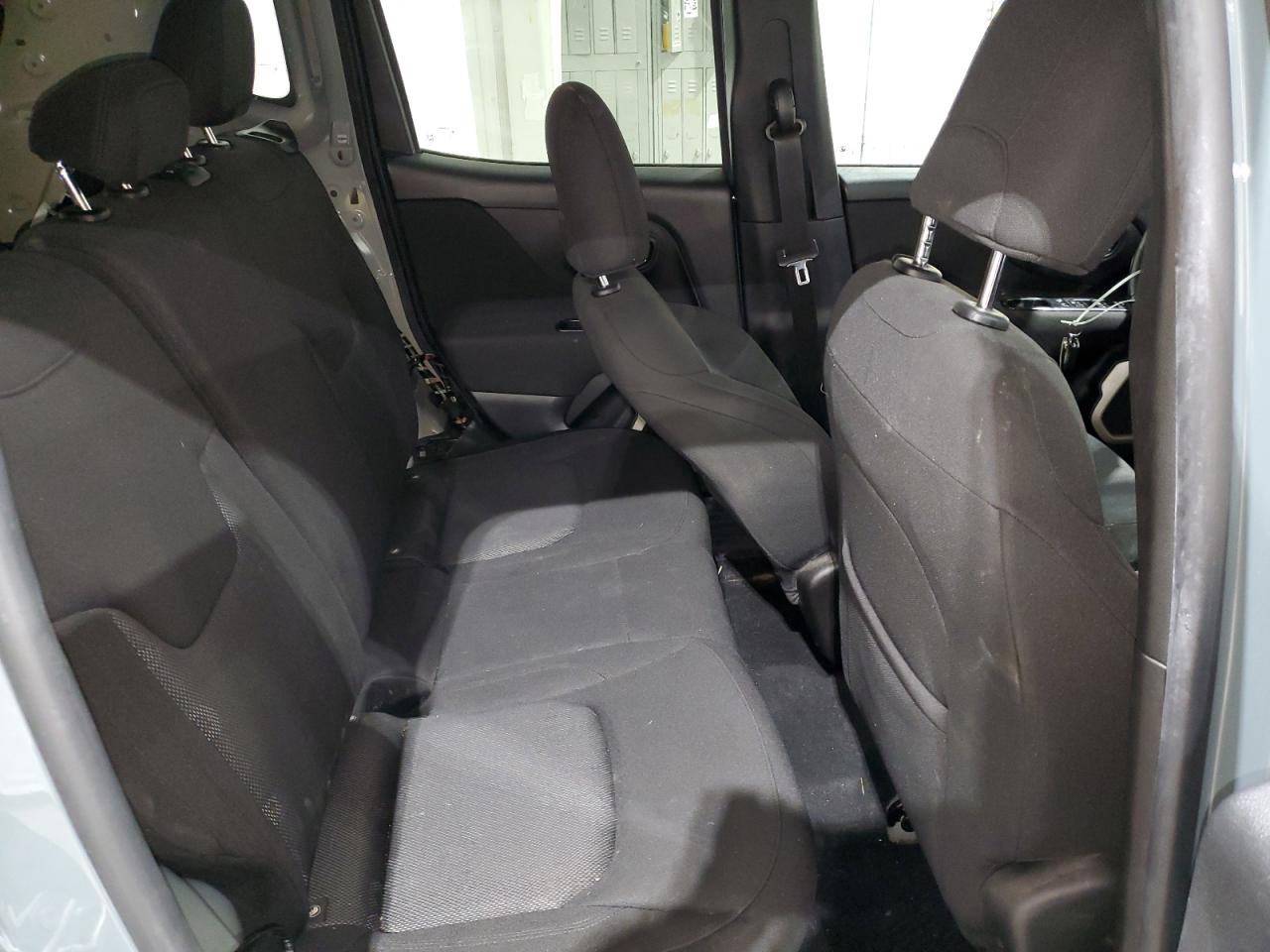 2016 Jeep Renegade - Image 11