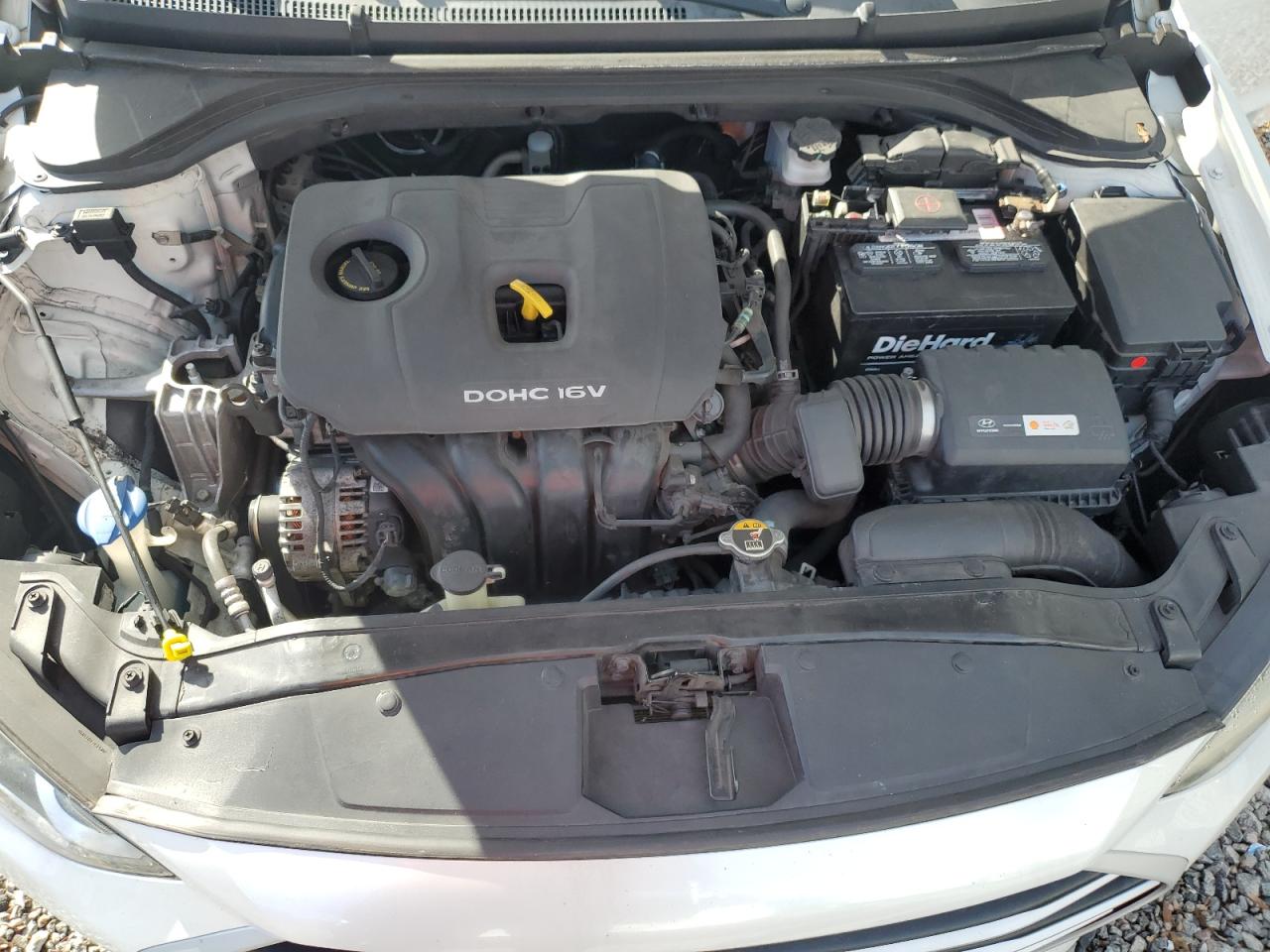 2018 Hyundai Elantra - Image 11