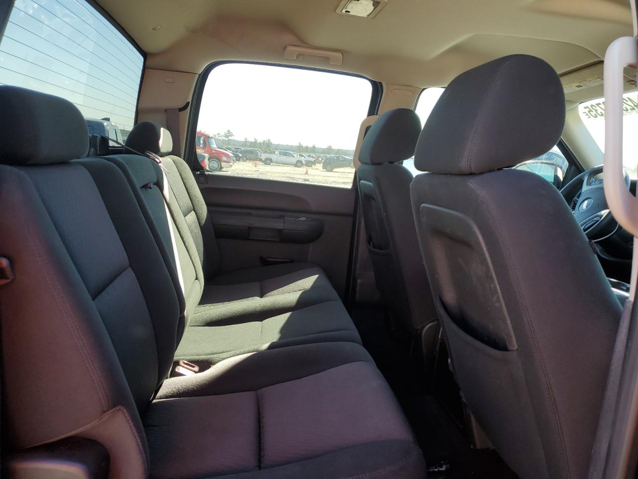 2012 Chevrolet Silverado - Image 10