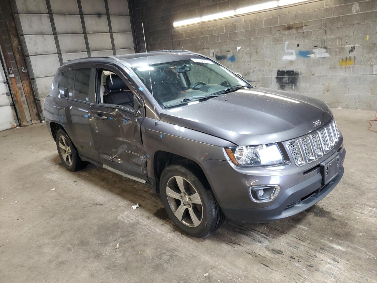 VIN 1C4NJDEB3HD192667 2017 JEEP COMPASS no.4