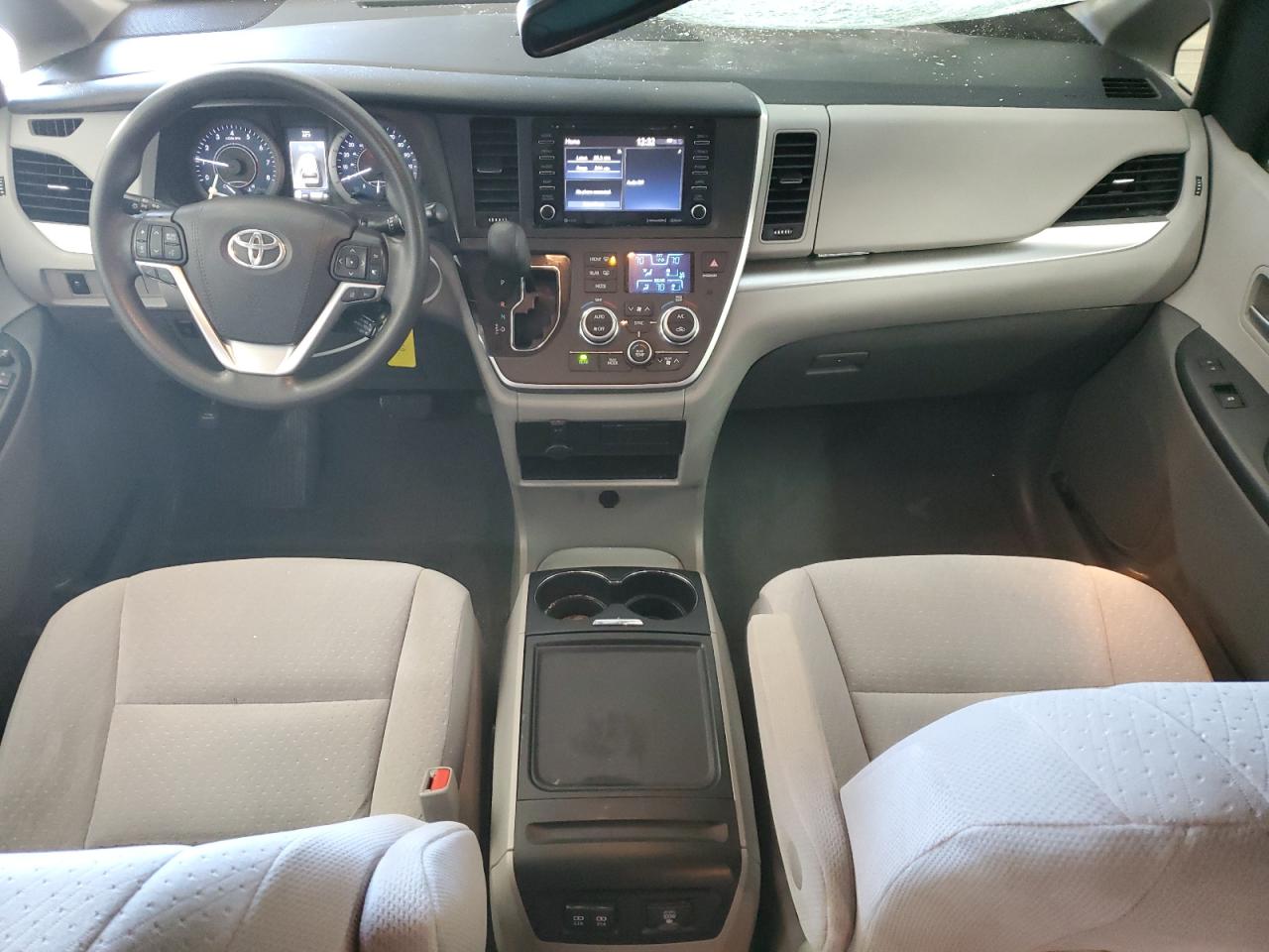 2020 Toyota Sienna - Image 8