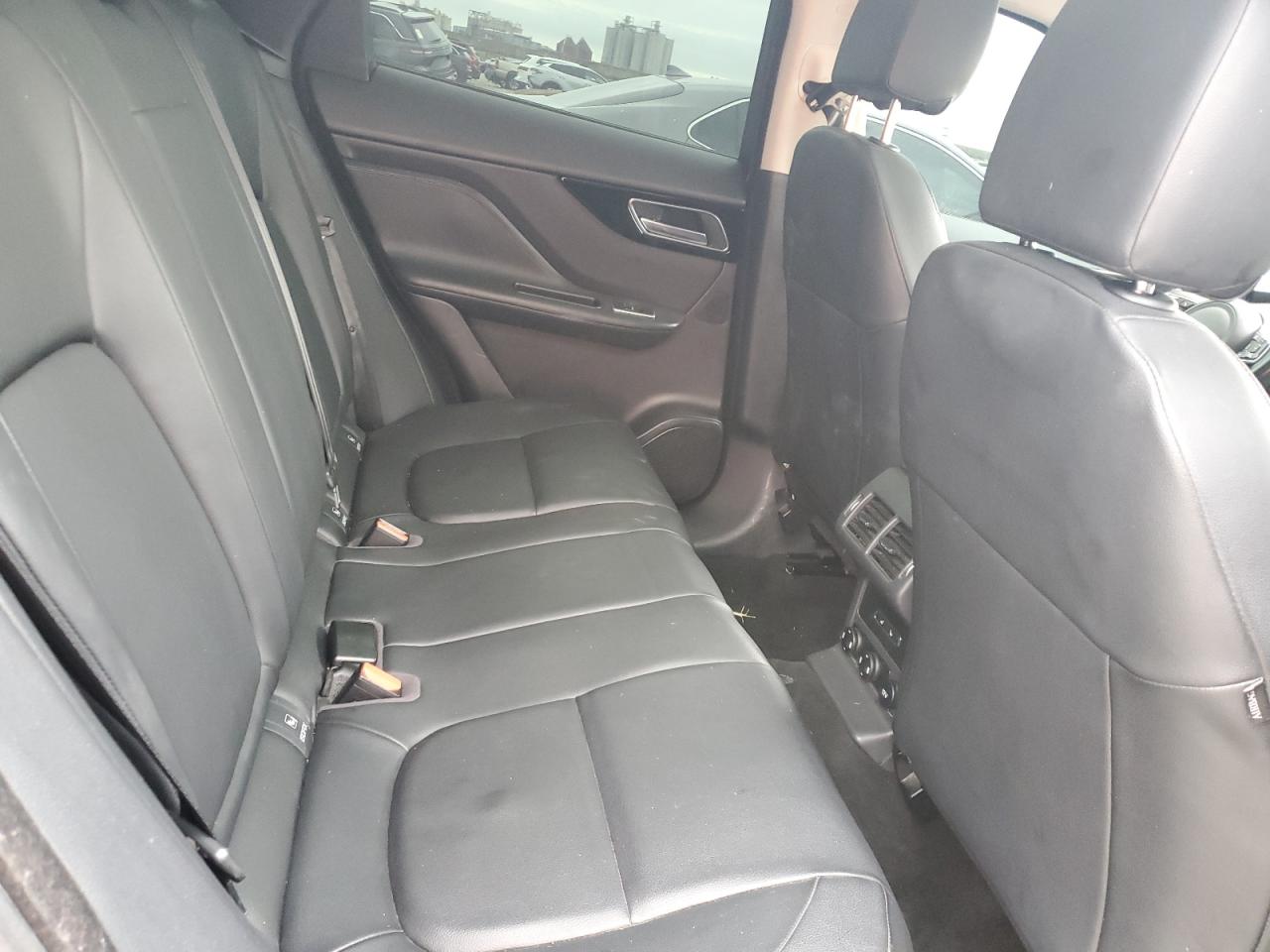 2018 Jaguar F-Pace - Image 10