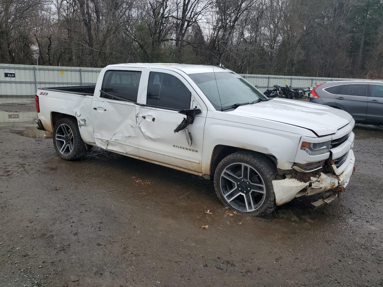 2016 Chevrolet Silverado - Image 4