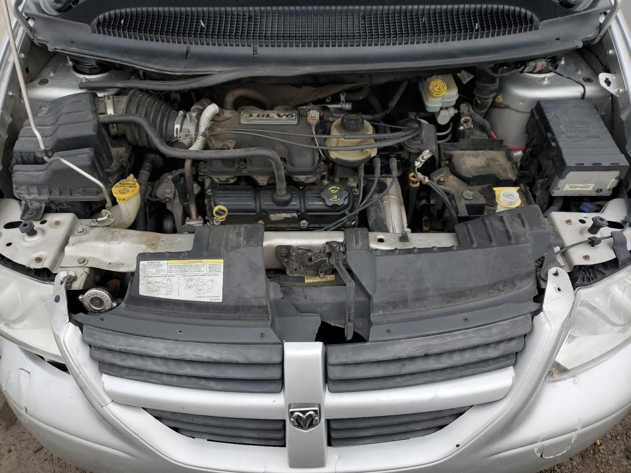 2005 Dodge Caravan - Image 12