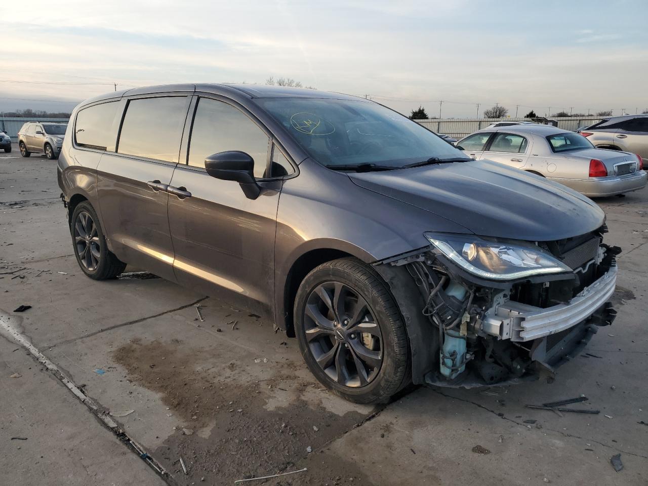2020 Chrysler Pacifica - Image 4