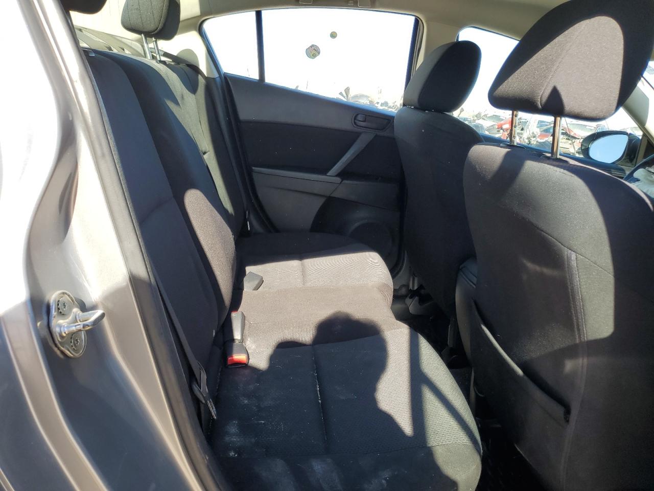 2011 Mazda 3 - Image 10