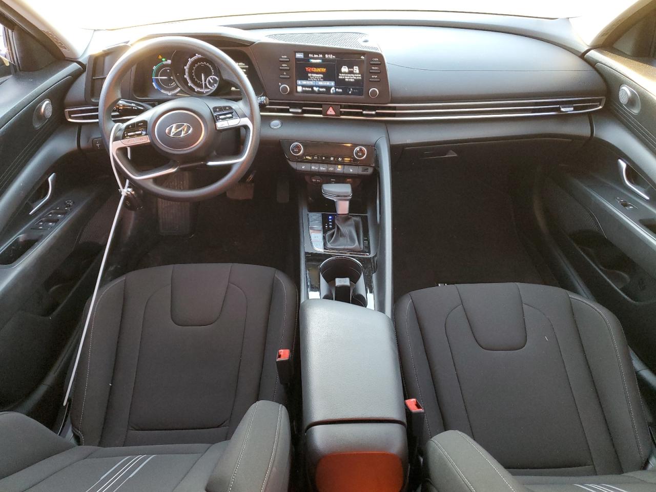 2023 Hyundai Elantra - Image 8