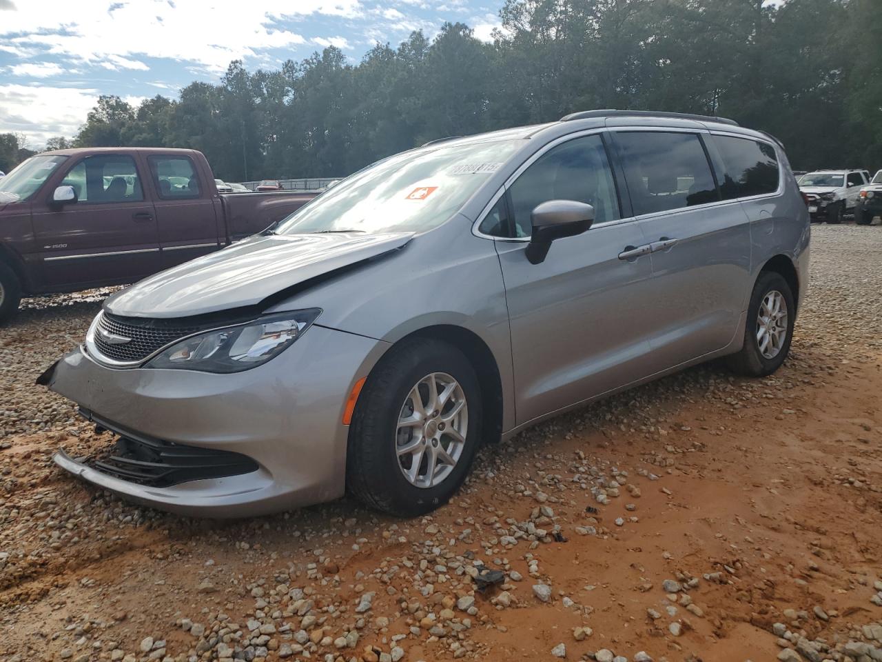 2020 Chrysler Voyager - Image 1