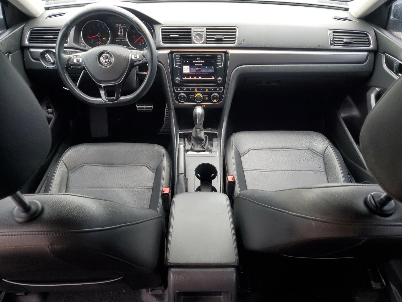 2017 Volkswagen Passat - Image 8