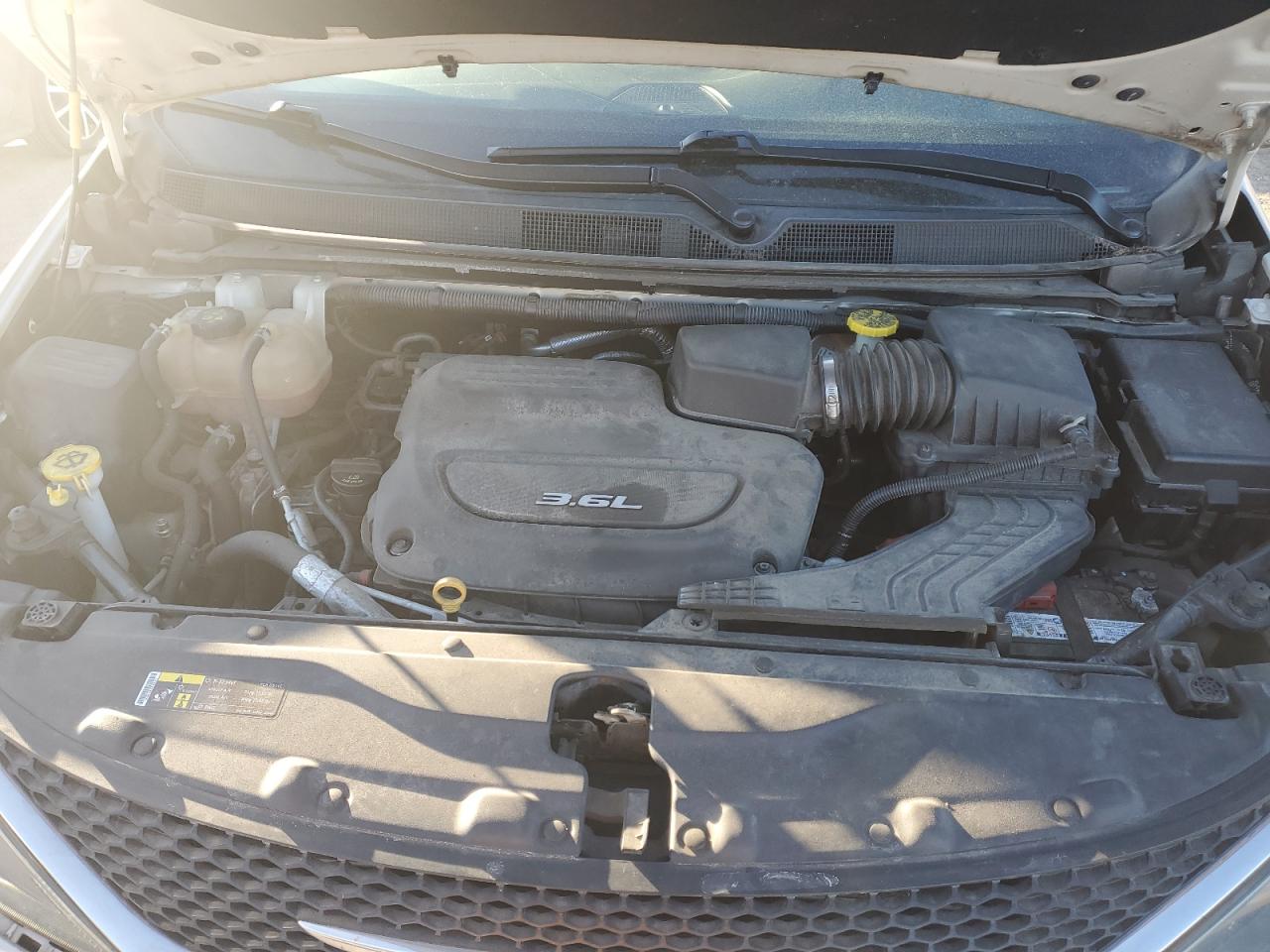 2017 Chrysler Pacifica - Image 12