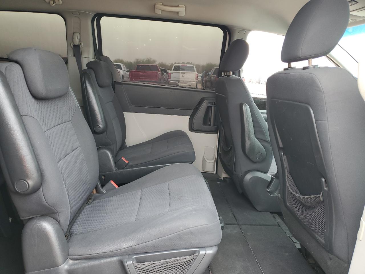 2010 Dodge Caravan - Image 11